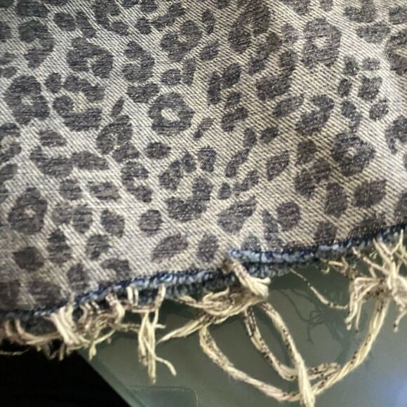 NWT GRLFRND Blaire Leopard Denim Skirt Frayed Hem - Picture 6 of 9